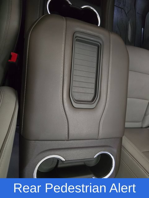 Used 2022 GMC Yukon XL SLT w/ SLT Luxury Package AWD/4WD image 27