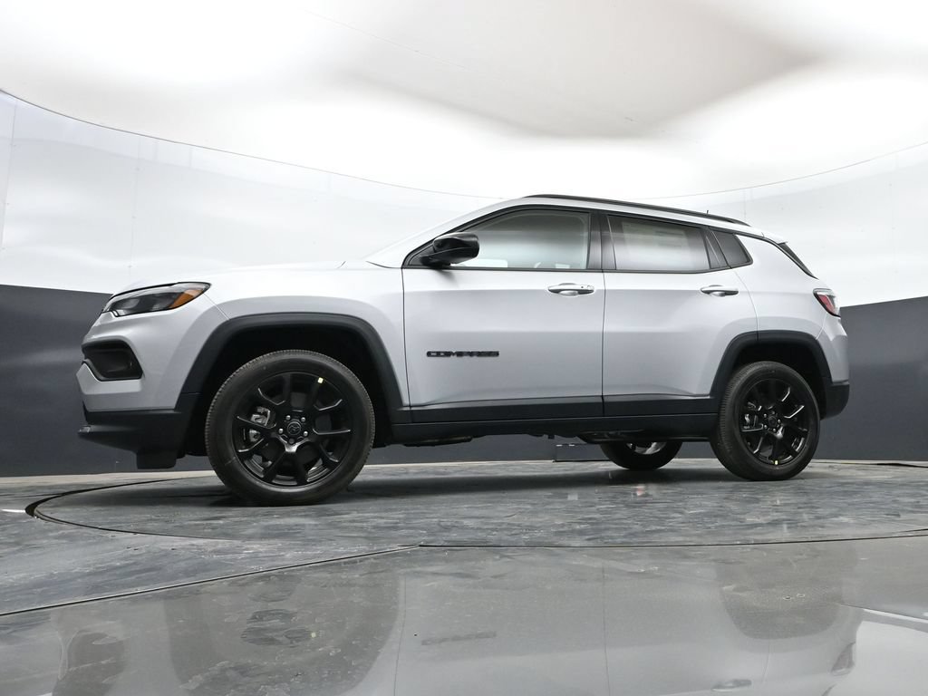 New 2026 Jeep Compass Latitude AWD/4WD image 40