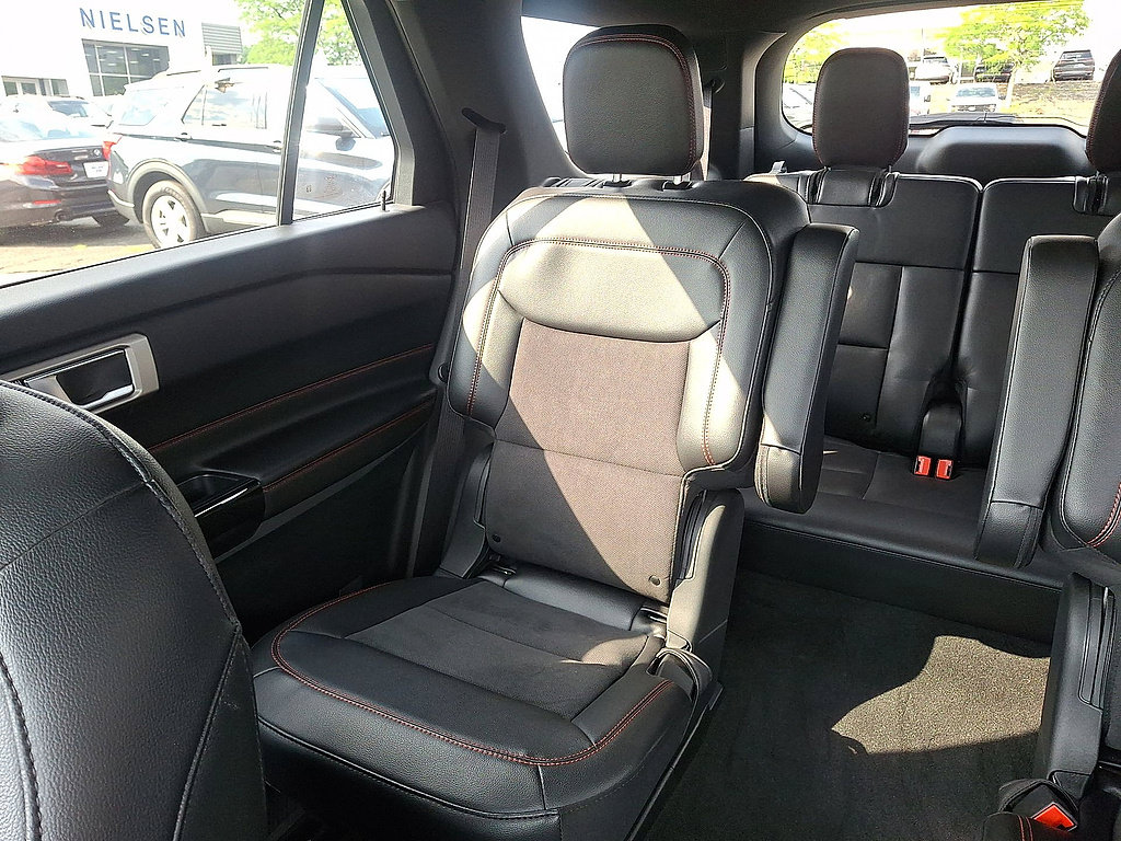 Used 2024 Ford Explorer ST-Line w/ Class IV Trailer Tow Package AWD/4WD image 12