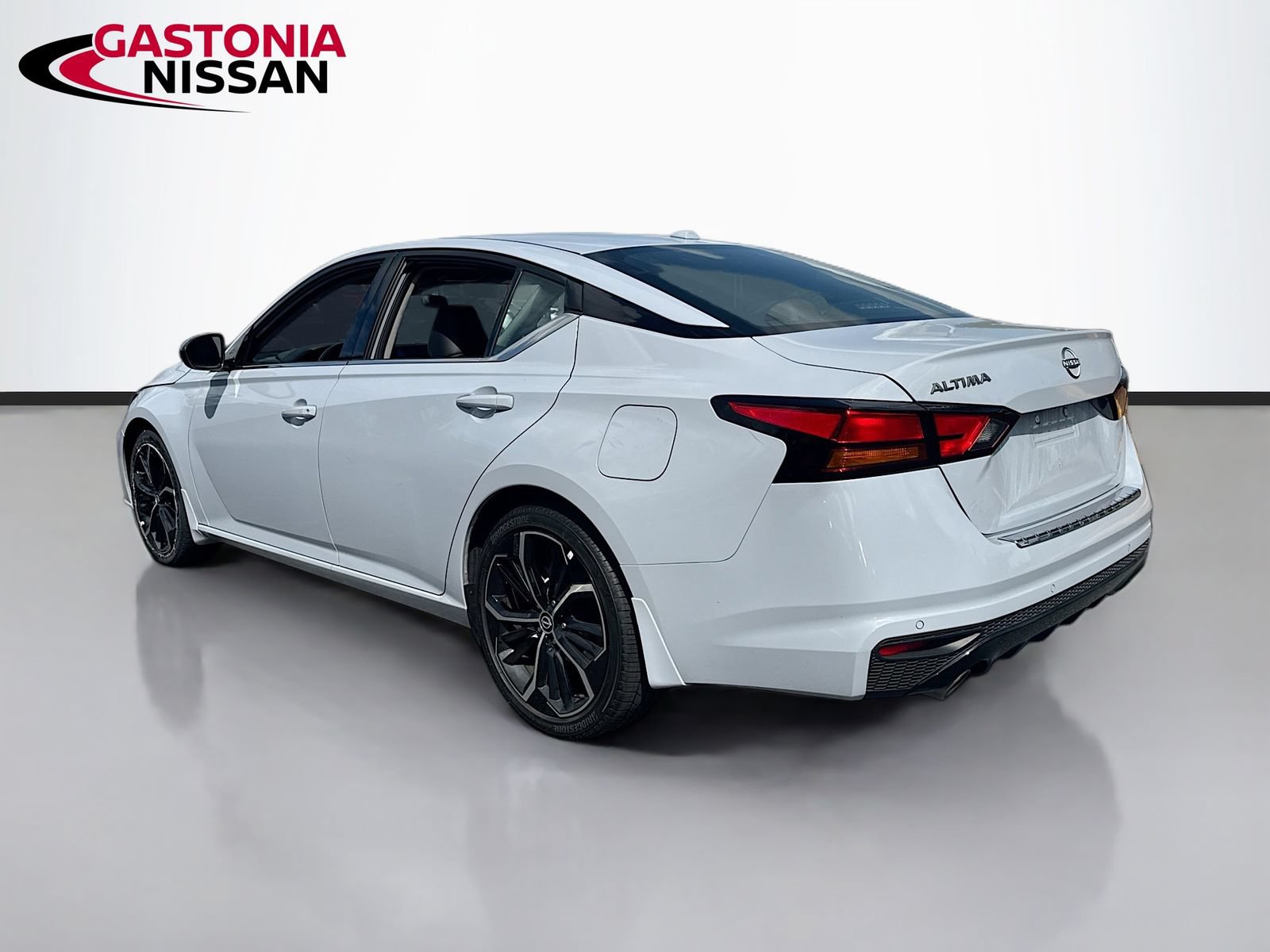 Used 2023 Nissan Altima 2.5 SR FWD image 6