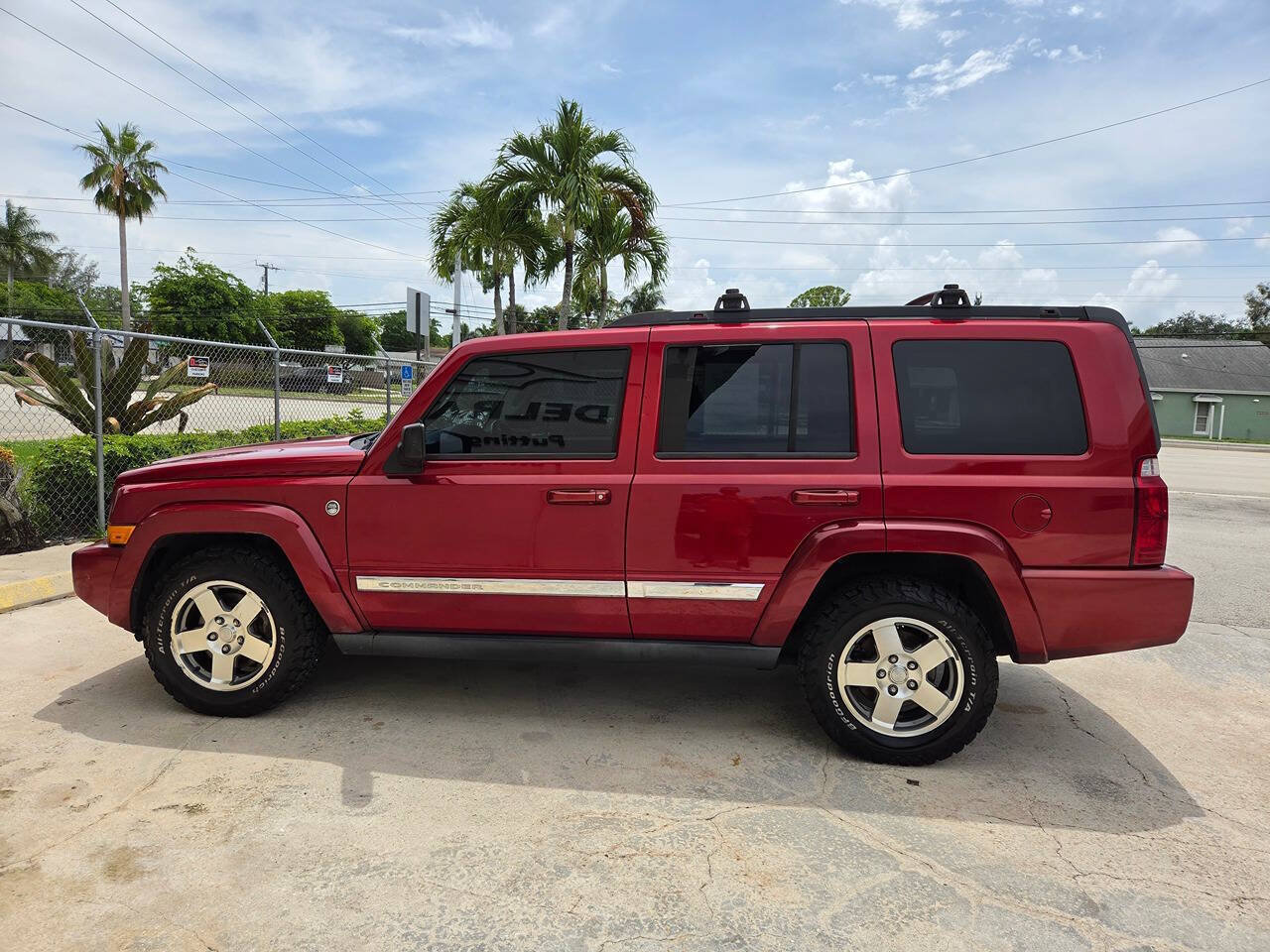 Used 2010 Jeep Commander Sport w/ Sun/Sound Group AWD/4WD image 8