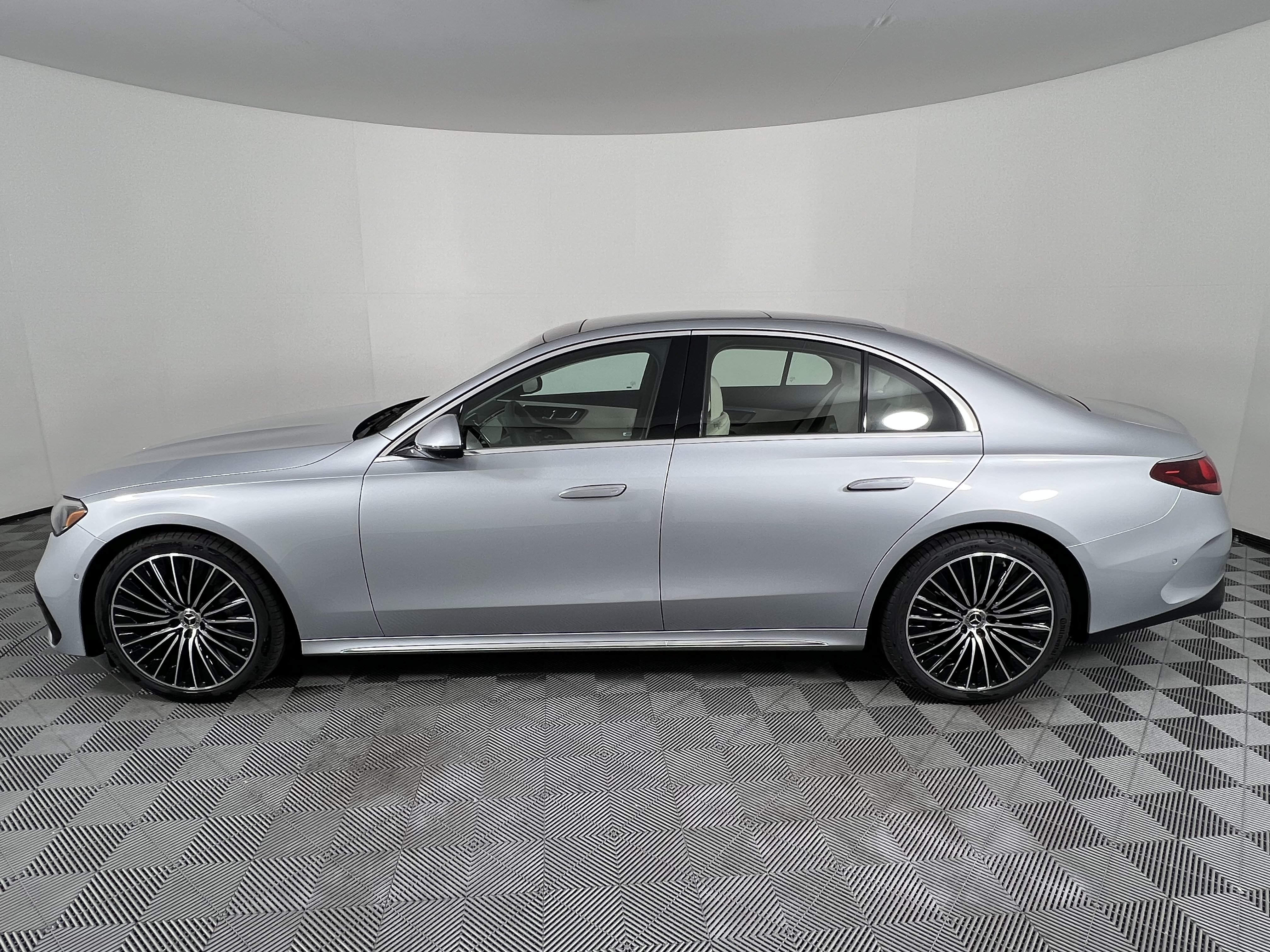 New 2026 Mercedes-Benz E 350 4MATIC Sedan image 9