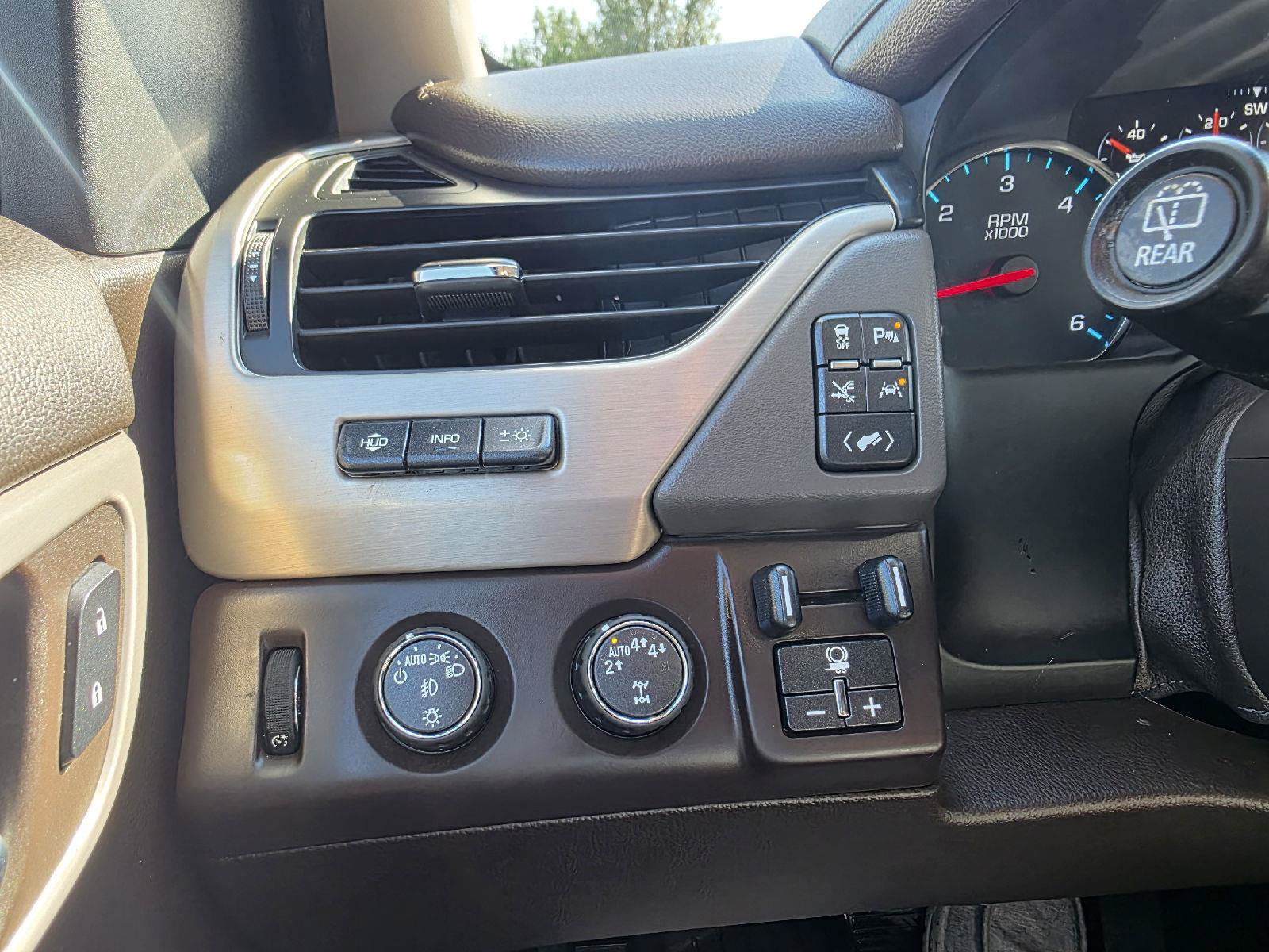 Used 2018 GMC Yukon XL Denali w/ Denali Ultimate Package AWD/4WD image 11