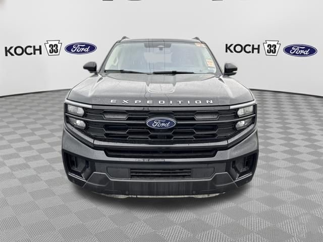 Used 2025 Ford Expedition Active image 2
