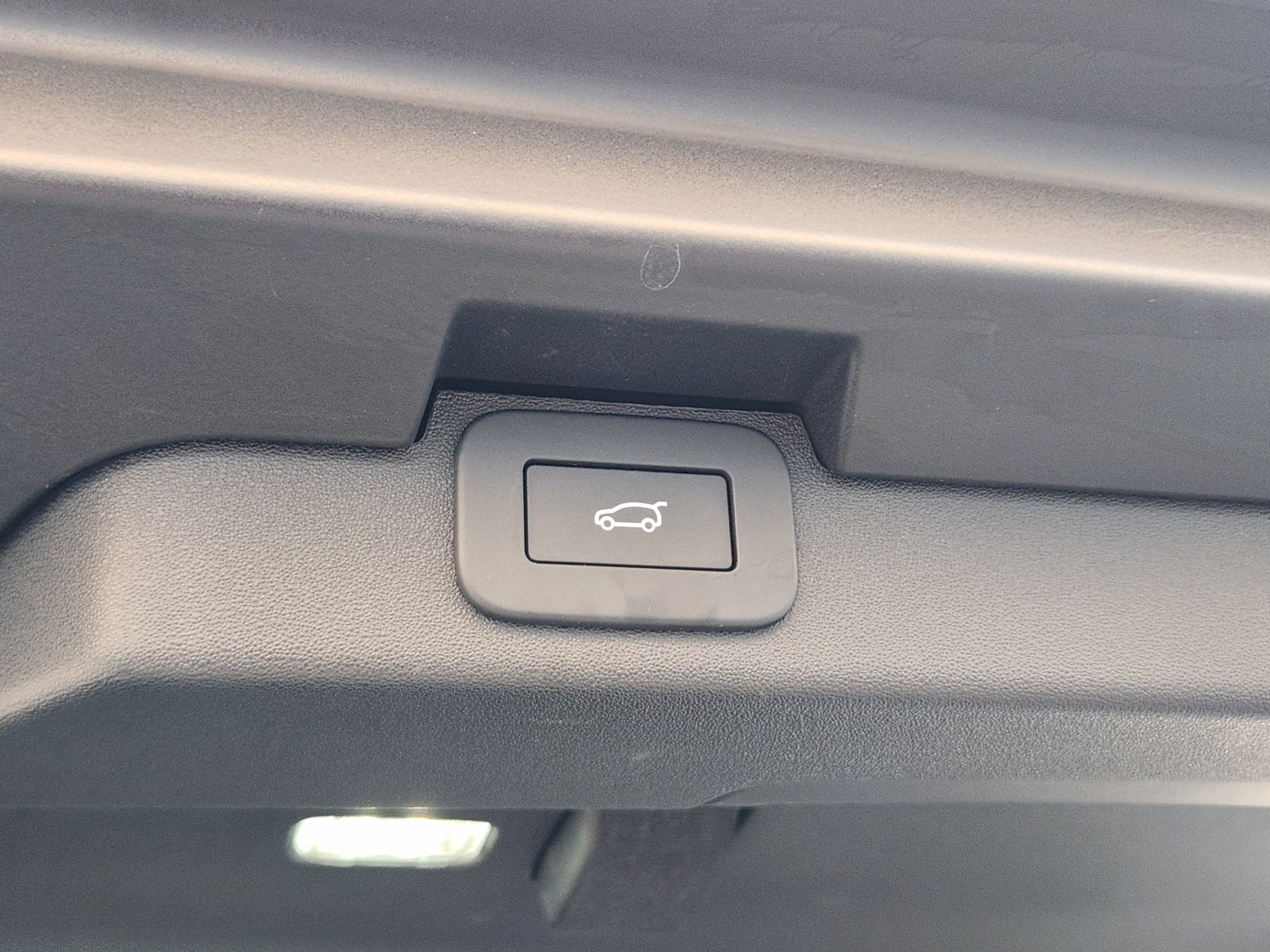Certified 2025 Land Rover Discovery S AWD/4WD image 32