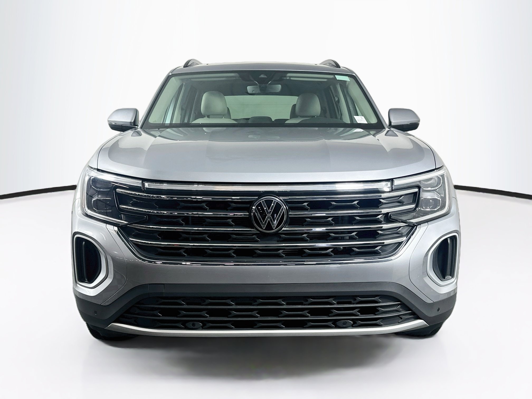 Used 2026 Volkswagen Atlas SE FWD image 2