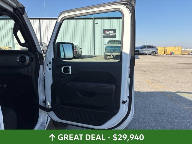 Used 2023 Jeep Wrangler Unlimited Sahara AWD/4WD image 21