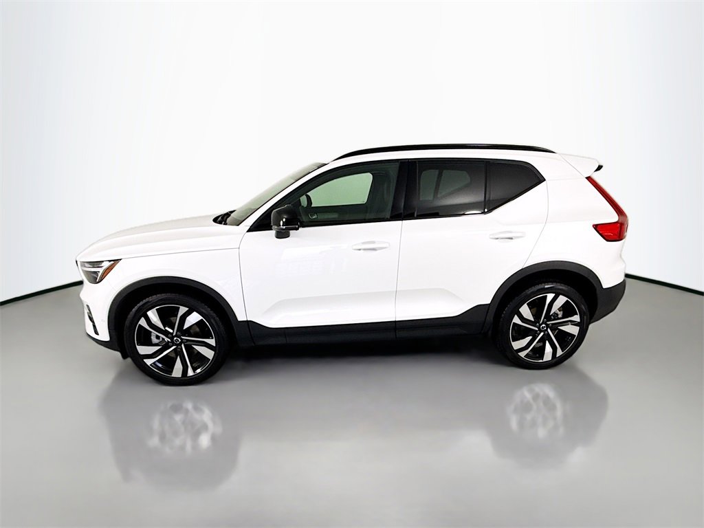 Used 2023 Volvo XC40 B5 Ultimate w/ Protection Package Premier image 2