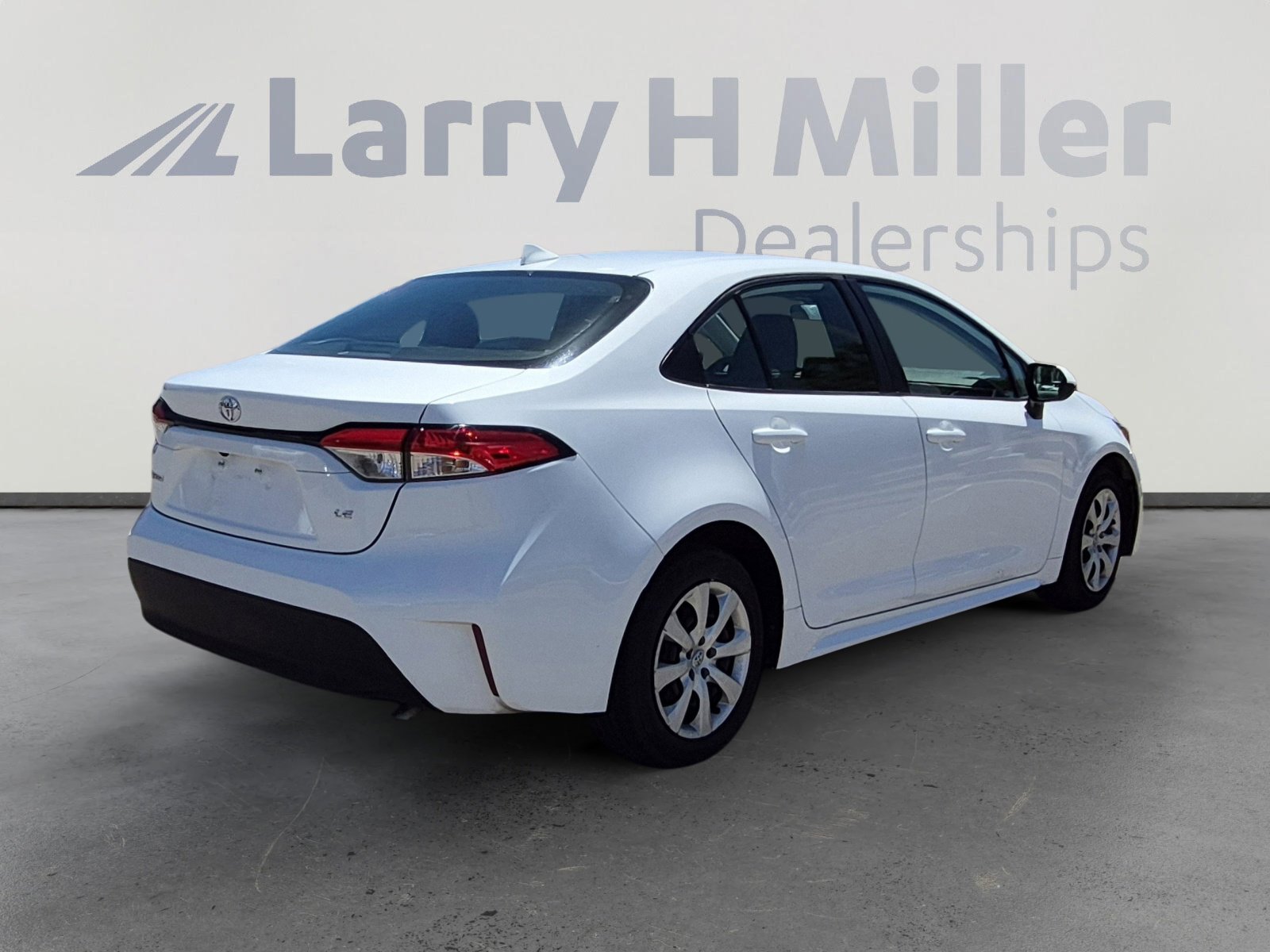 Used 2024 Toyota Corolla LE FWD image 5
