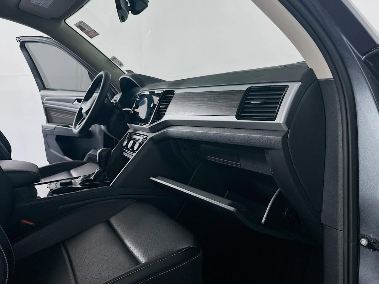 Used 2022 Volkswagen Atlas SE w/ Black Wheel Package image 42