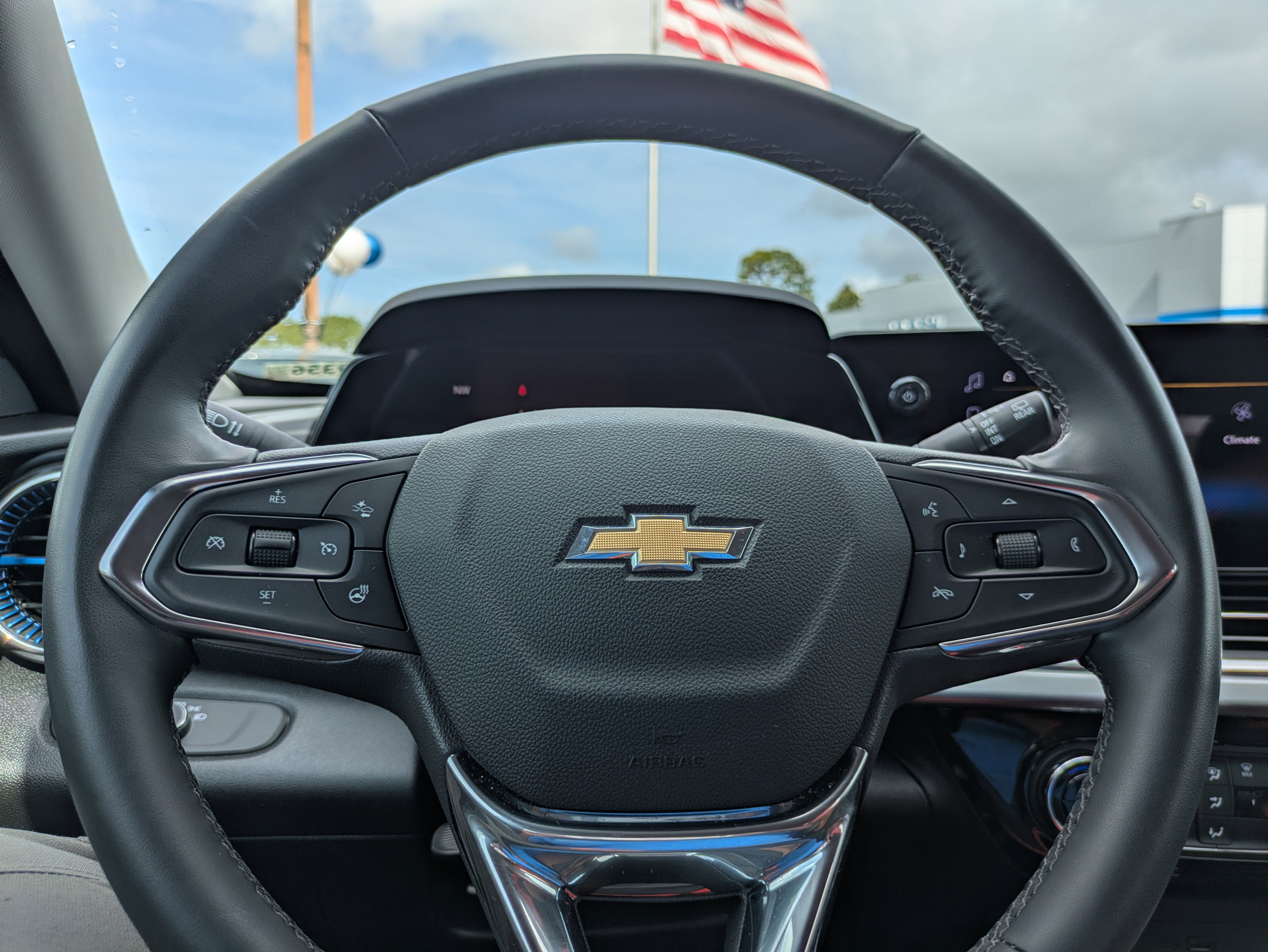 Used 2025 Chevrolet Trax LT w/ Driver Confidence Package image 18