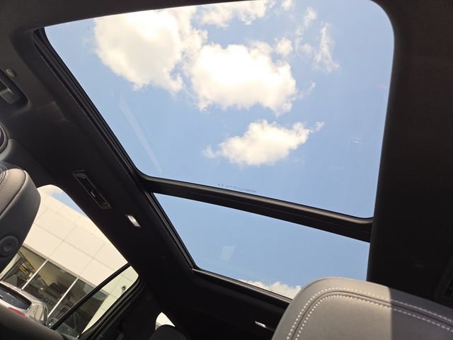 New 2027 Chevrolet Traverse LT w/ Sun and Wheel Package AWD/4WD image 3