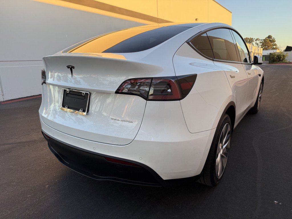 Used 2022 Tesla Model Y Long Range AWD/4WD image 3