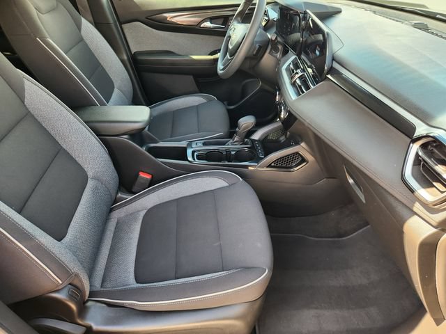 Used 2025 Chevrolet TrailBlazer LT AWD/4WD image 14