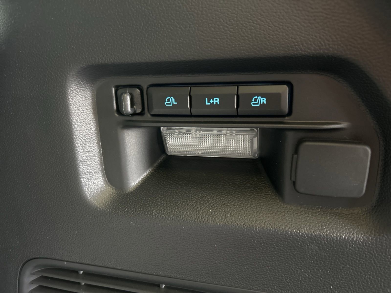 New 2026 Ford Explorer Platinum image 13