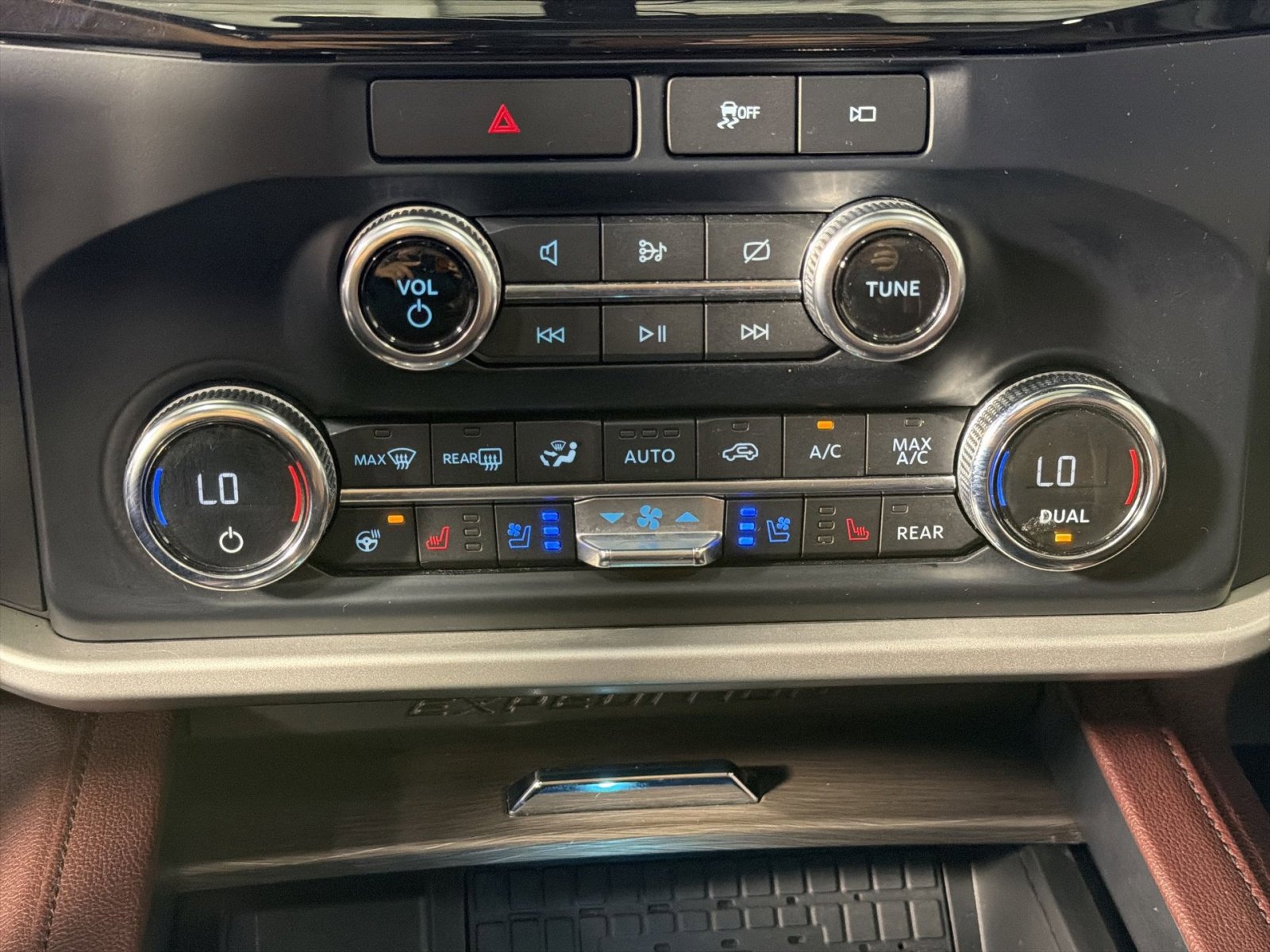 Used 2022 Ford Expedition Max Limited image 25