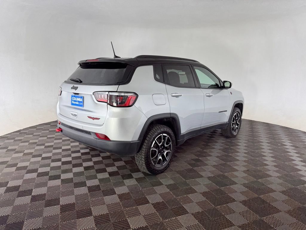 Used 2025 Jeep Compass Trailhawk AWD/4WD image 4