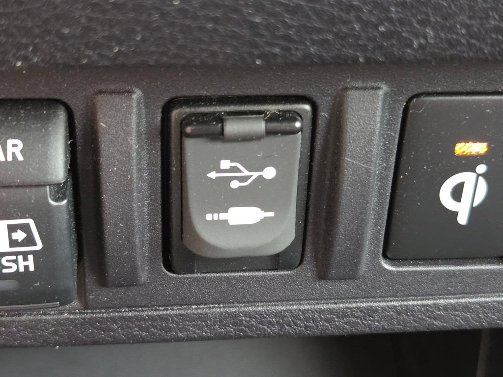 Used 2018 Toyota Tacoma TRD Sport w/ Technology Package AWD/4WD image 11