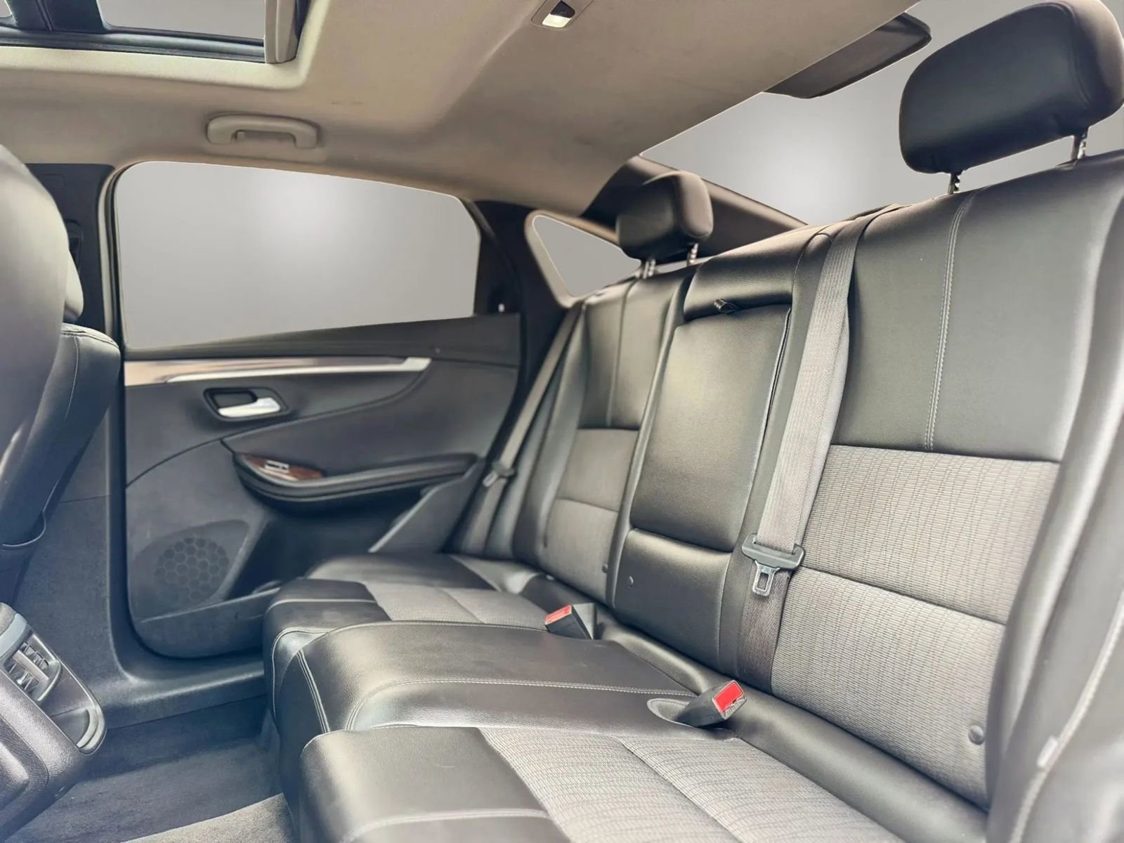 Used 2015 Chevrolet Impala LT w/ Convenience Package image 17