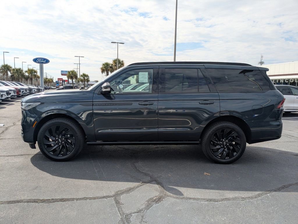 New 2026 Lincoln Navigator Reserve w/ Jet Appearance Package image 7