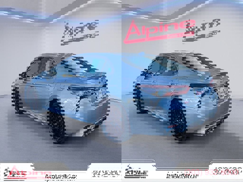 Used 2023 Toyota Camry XSE image 3