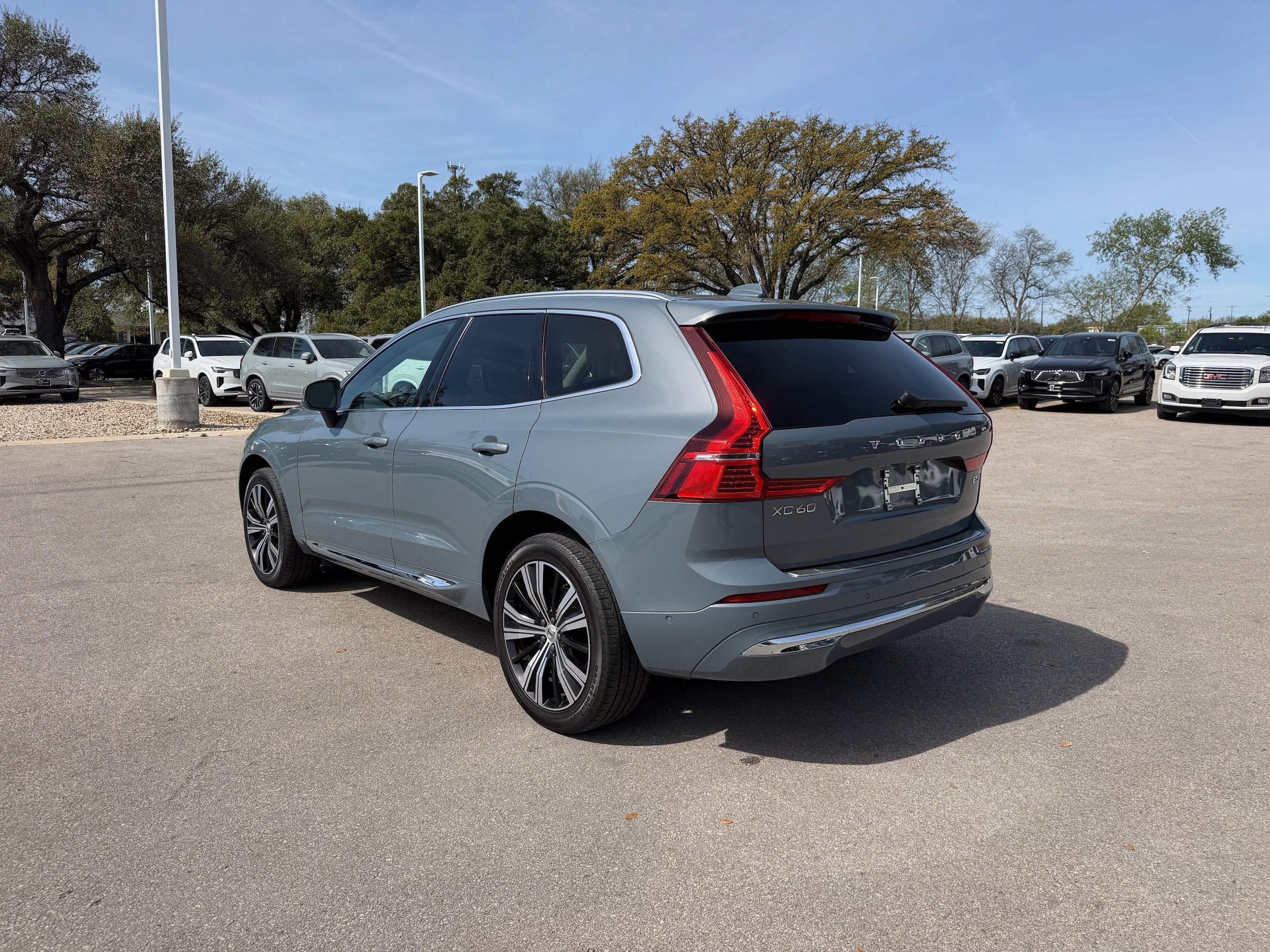 Certified 2023 Volvo XC60 B5 Plus w/ Climate Package image 4