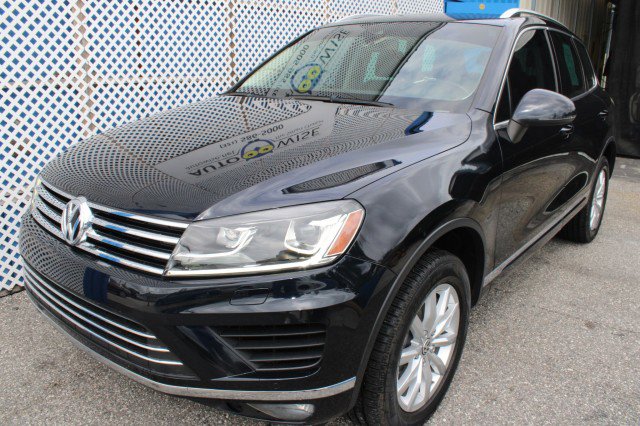 Used 2016 Volkswagen Touareg Sport AWD/4WD image 4