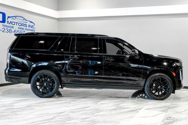 Used 2022 Cadillac Escalade ESV Sport Platinum w/ Heavy-Duty Trailer Package AWD/4WD image 11