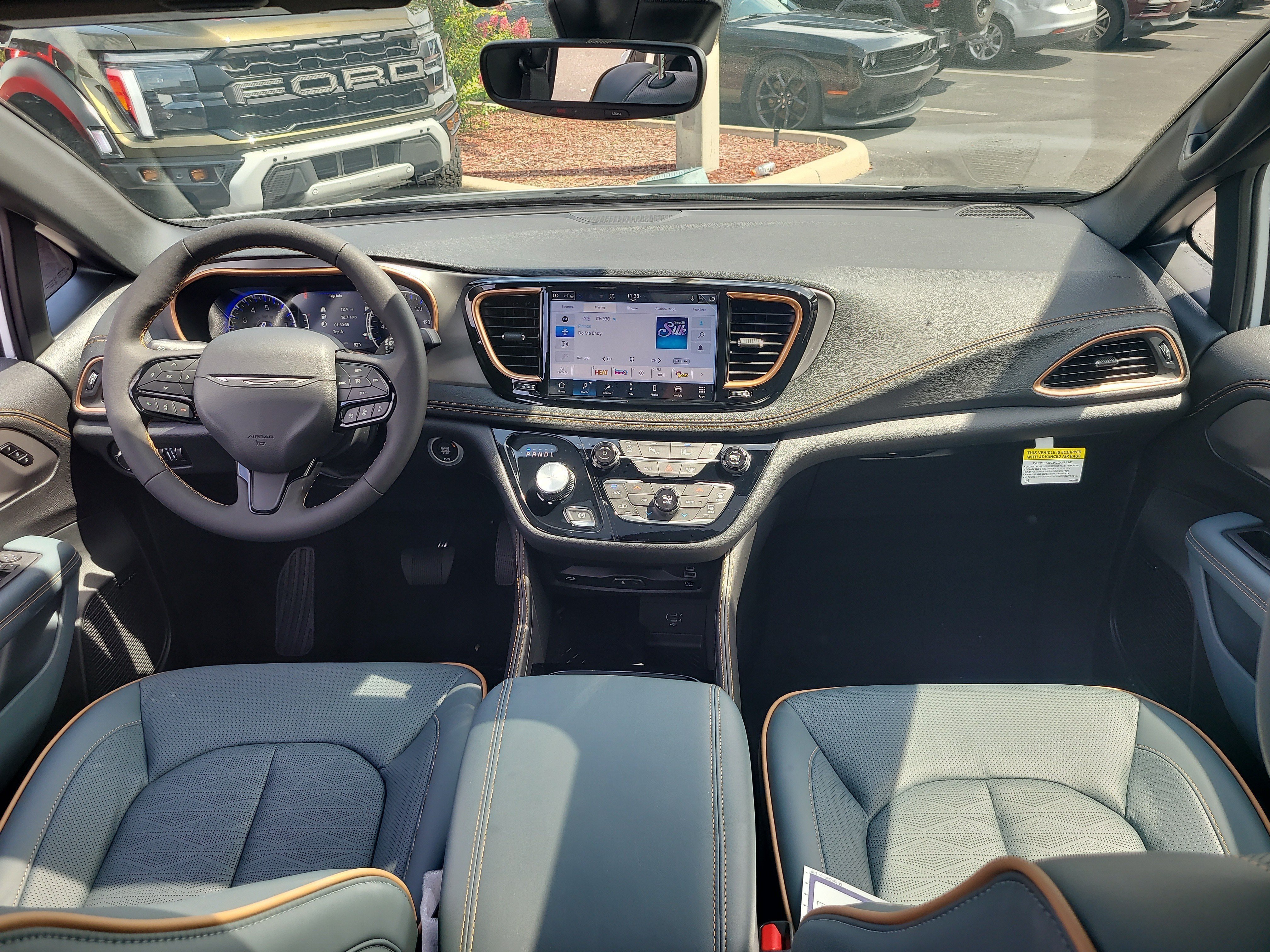 New 2027 Chrysler Pacifica Pinnacle w/ Theater Group FWD image 13