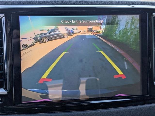 Used 2023 Chrysler Pacifica Touring-L image 13