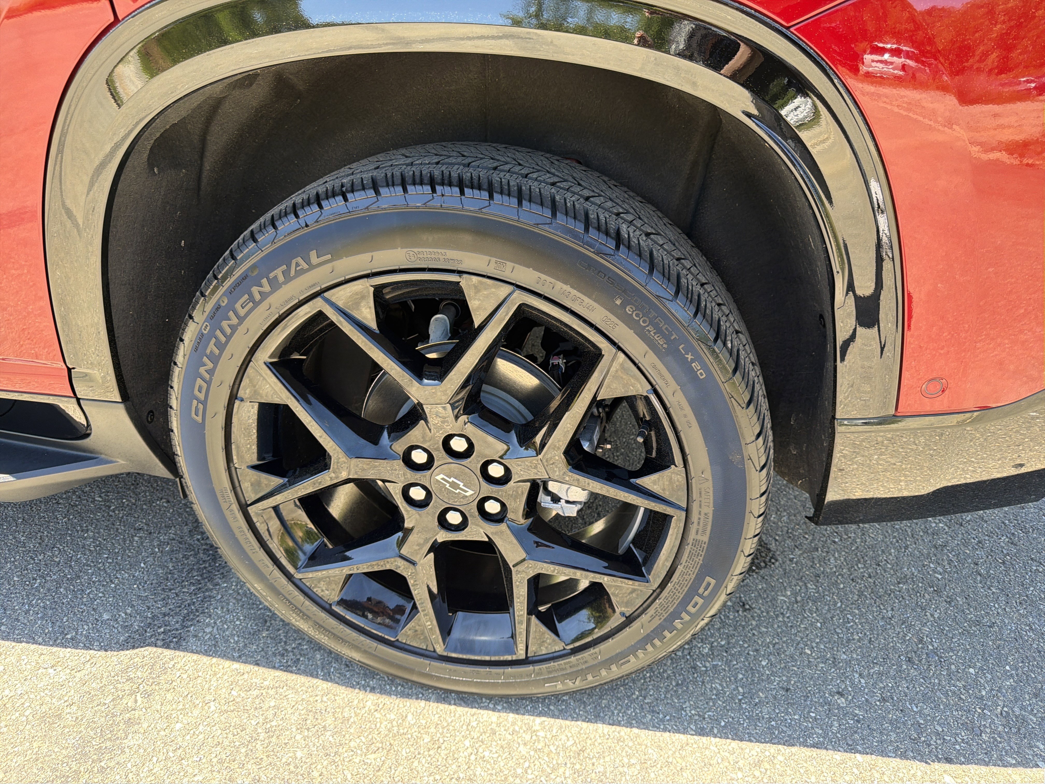 Used 2025 Chevrolet Traverse RS w/ LPO, Floor Liner Package AWD/4WD image 22