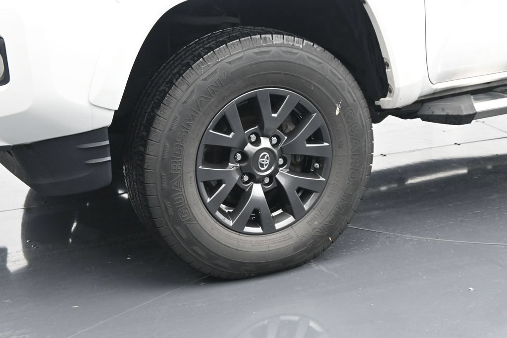 Used 2020 Toyota Tacoma SR5 AWD/4WD image 12