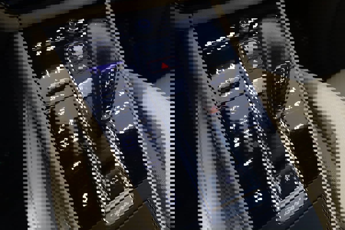 Used 2022 Porsche Cayenne Platinum Edition w/ Premium Package Plus image 12