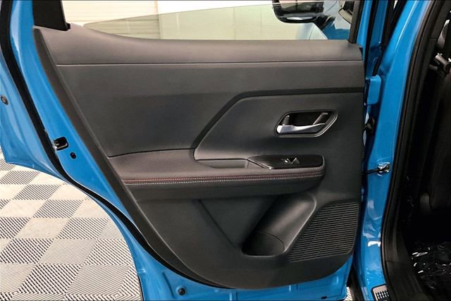 New 2025 Nissan Kicks SR w/ Illumination Package image 31