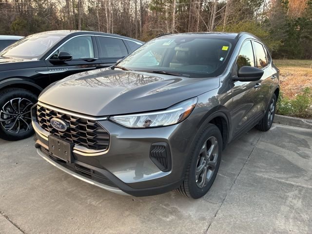 Used 2025 Ford Escape ST-Line image 4