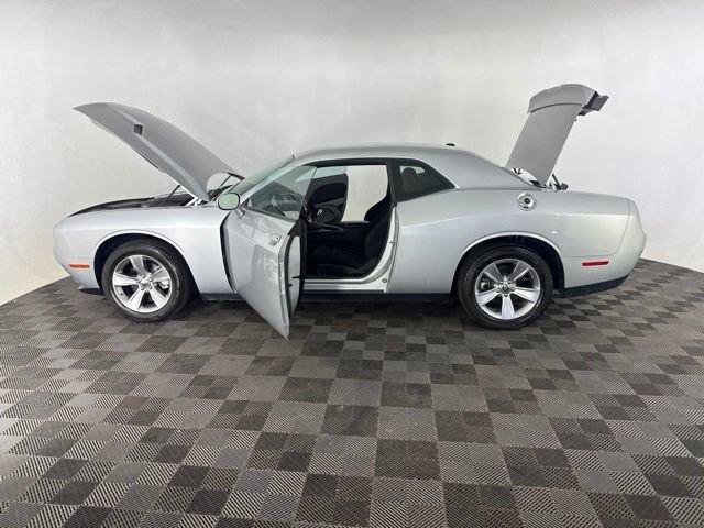 Used 2022 Dodge Challenger SXT RWD image 12