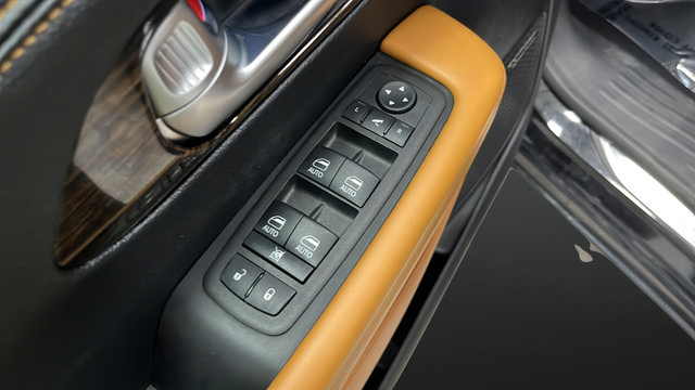 Used 2023 Chrysler Pacifica Pinnacle FWD image 22