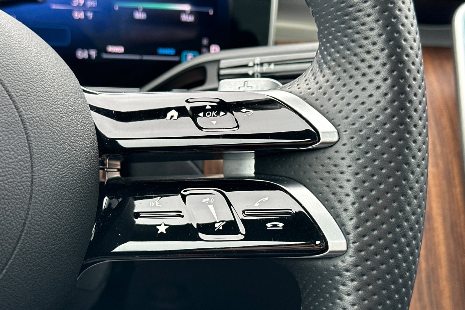 Certified 2025 Mercedes-Benz C 300 Sedan image 27