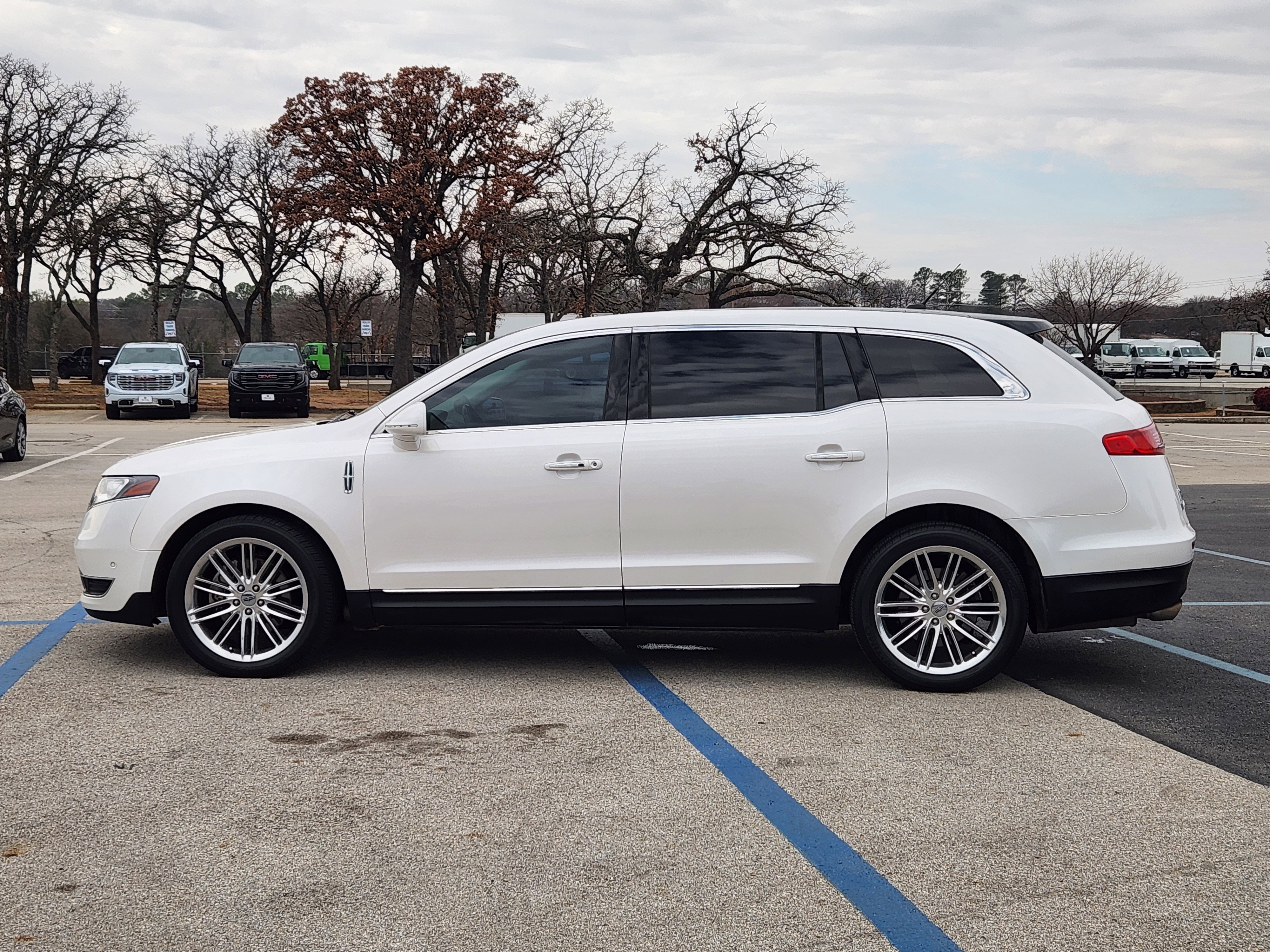 Used 2018 Lincoln MKT AWD w/ Technology Package image 4