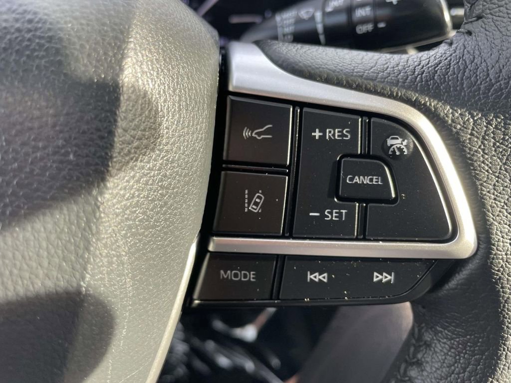 Used 2025 Toyota Sienna XLE image 34