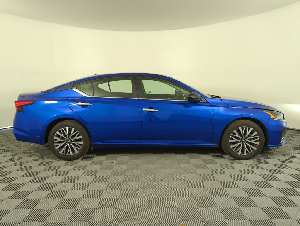 Used 2025 Nissan Altima 2.5 SV image 4