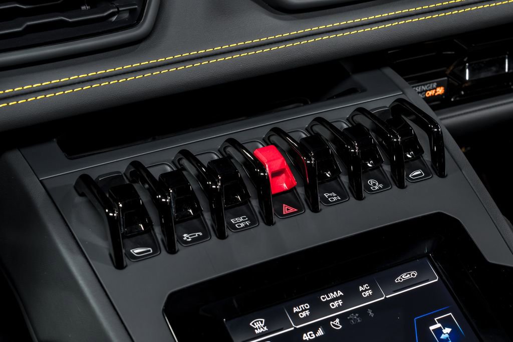 Used 2023 Lamborghini Huracan EVO image 25