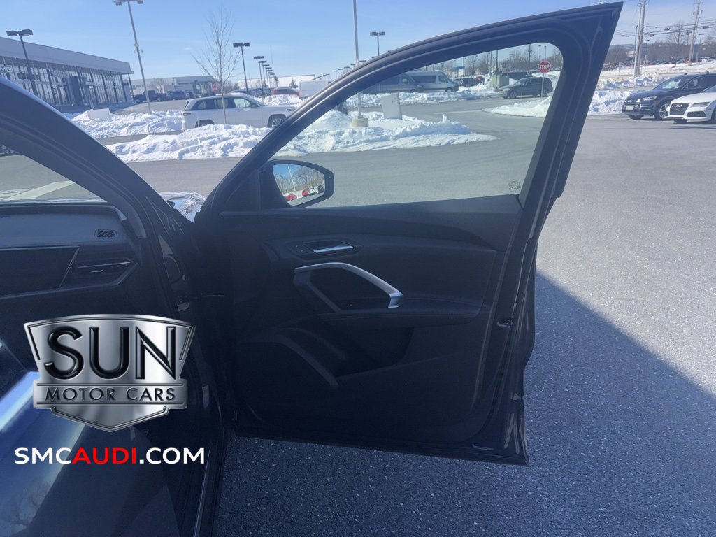 Used 2025 Audi Q5 Premium w/ Convenience Package image 33