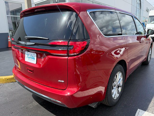 New 2026 Chrysler Pacifica Select AWD/4WD image 11