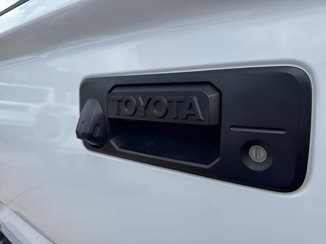 Used 2016 Toyota Tundra SR5 w/ SR5 Upgrade Package AWD/4WD image 9