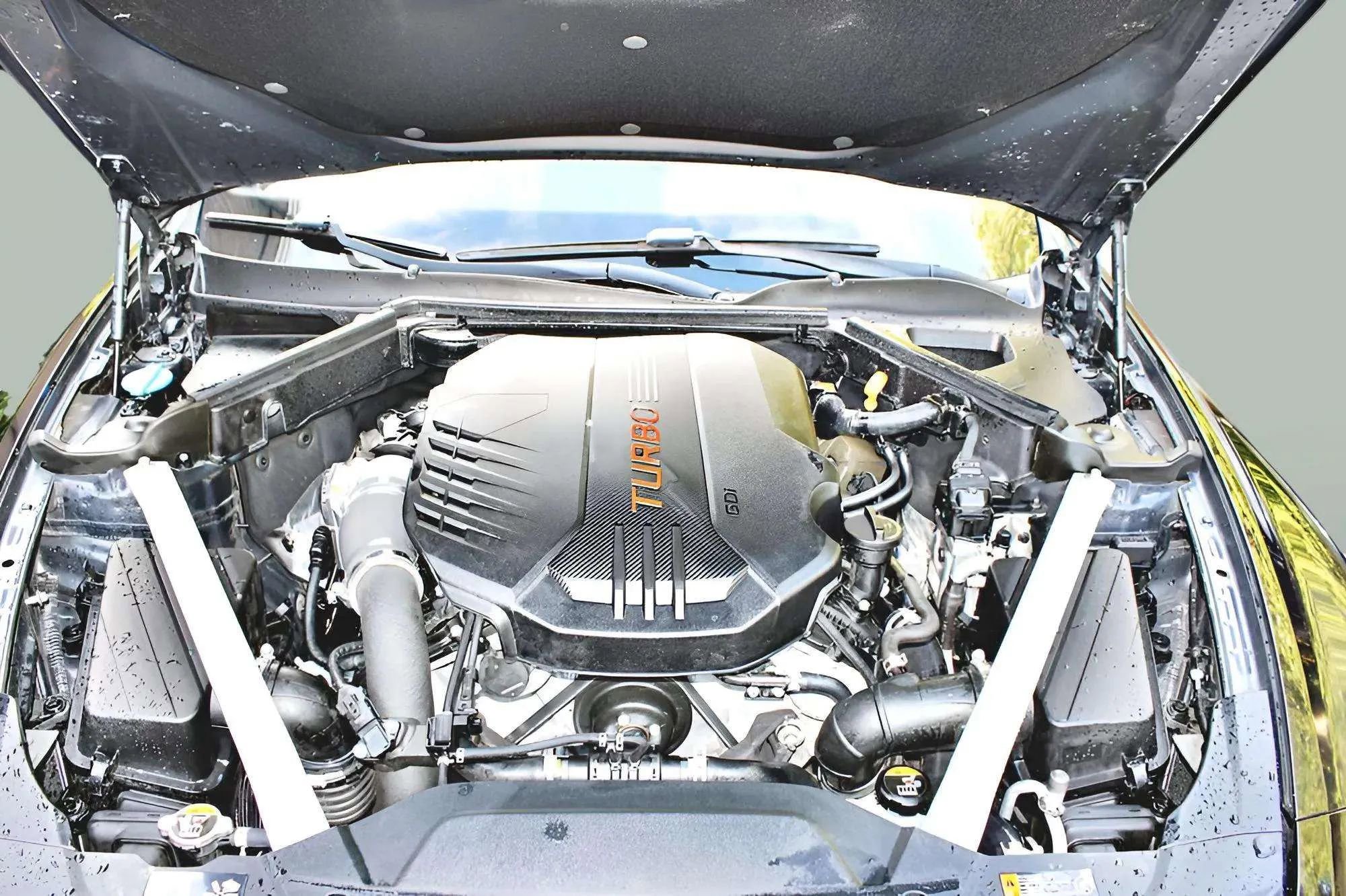 Used 2018 Kia Stinger GT2 image 32