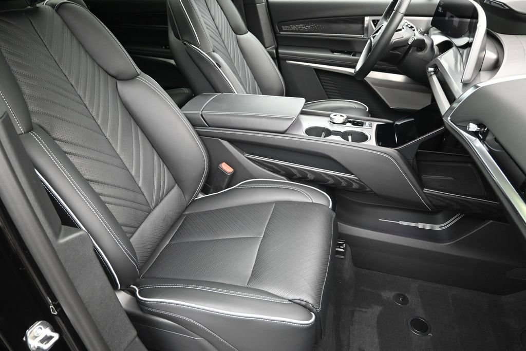Certified 2026 Cadillac Vistiq Platinum w/ LPO, Floor Liner Package AWD/4WD image 33