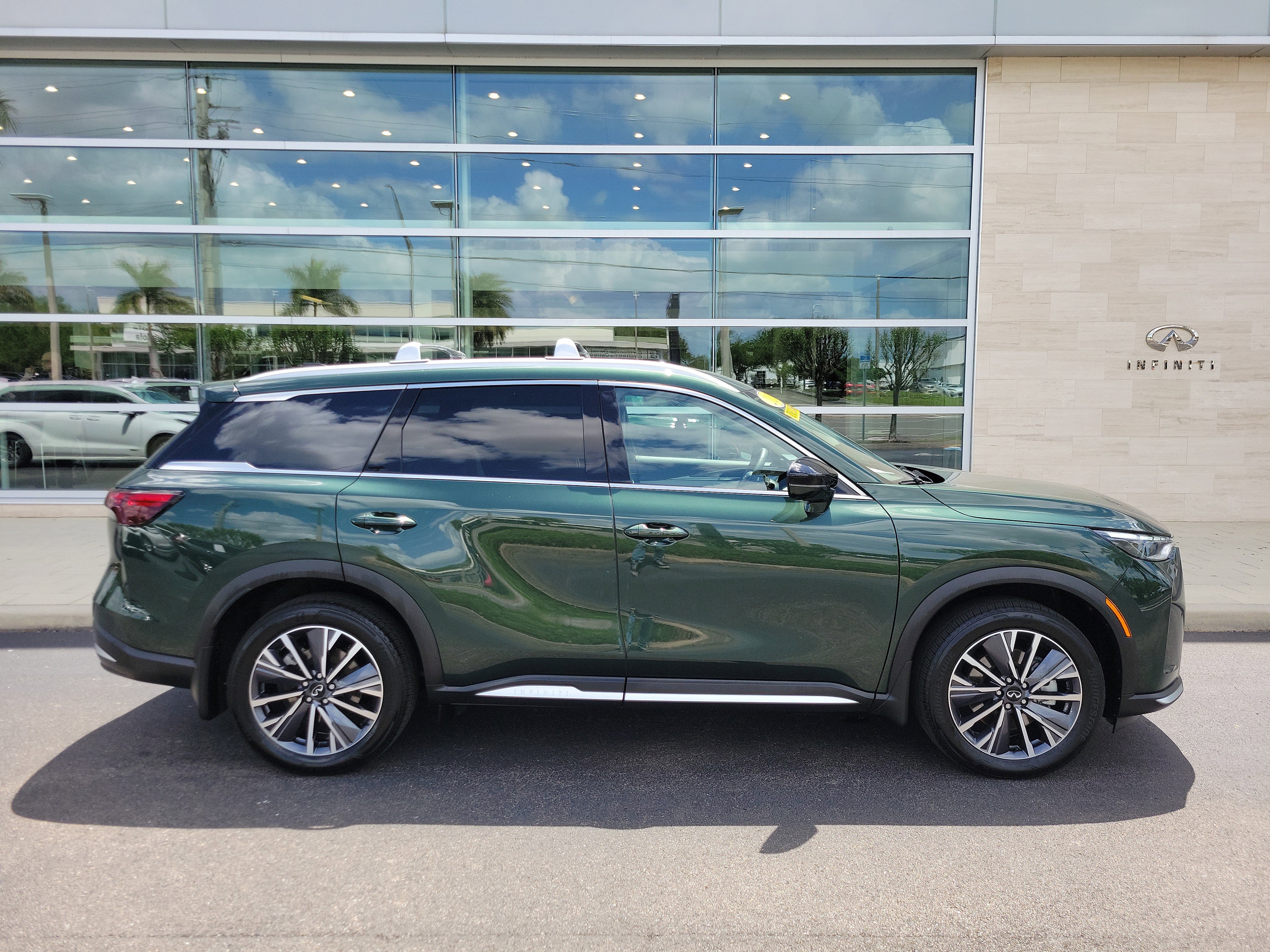 Certified 2026 INFINITI QX60 Luxe w/ Cargo Package image 3