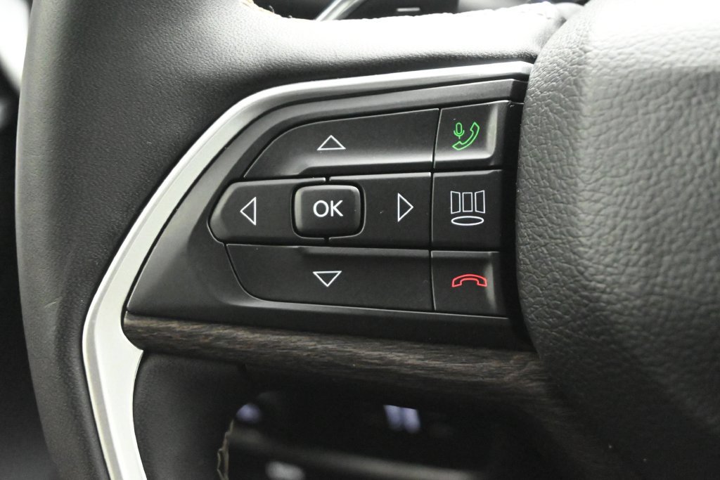 Used 2023 Jeep Grand Cherokee Limited w/ Black Appearance Package RWD image 7
