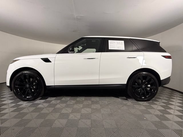 Used 2025 Land Rover Range Rover Sport SE AWD/4WD image 3